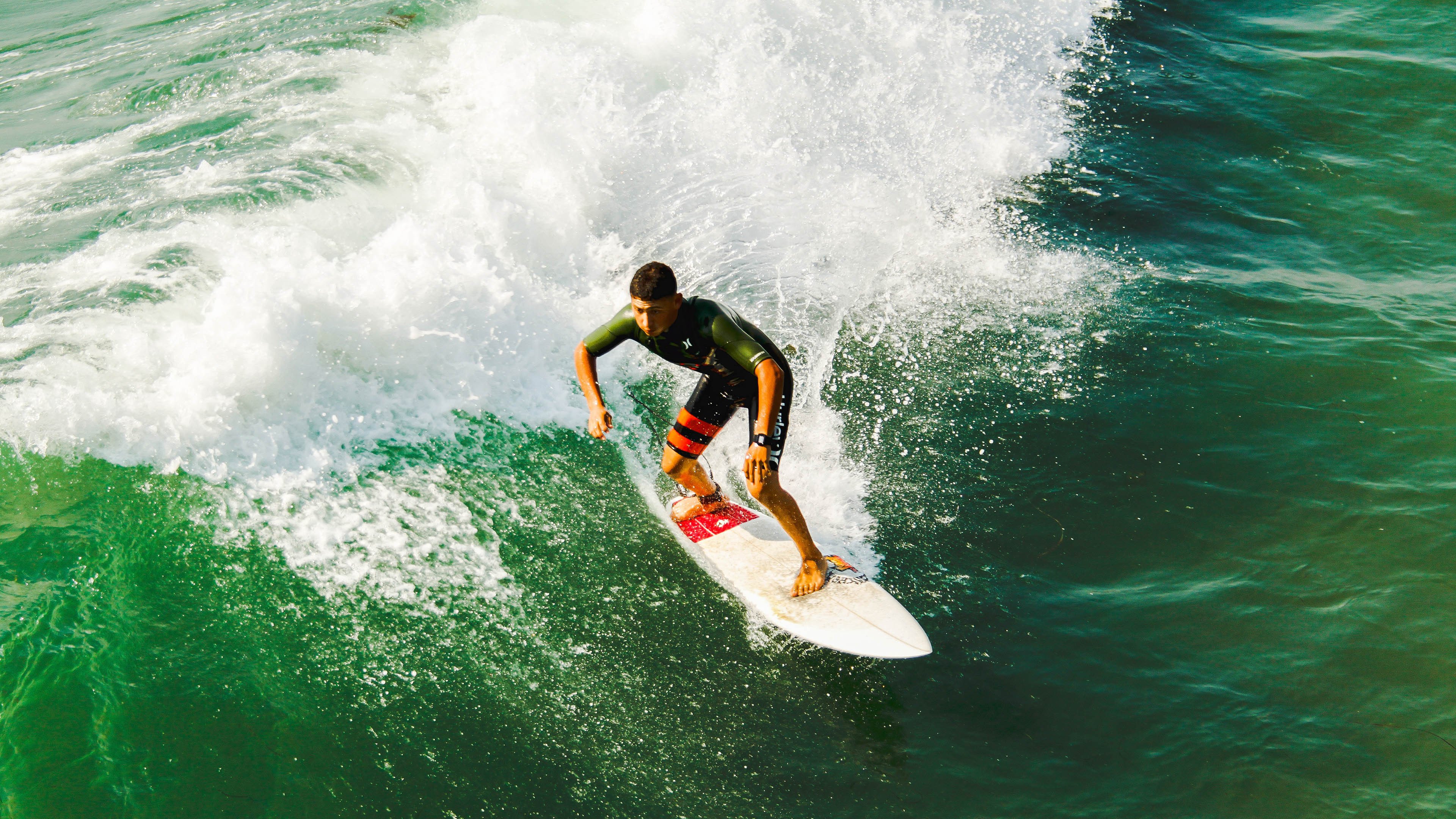 德甲都市战：速度、力量和战术的完美结合，德甲球队城市分布