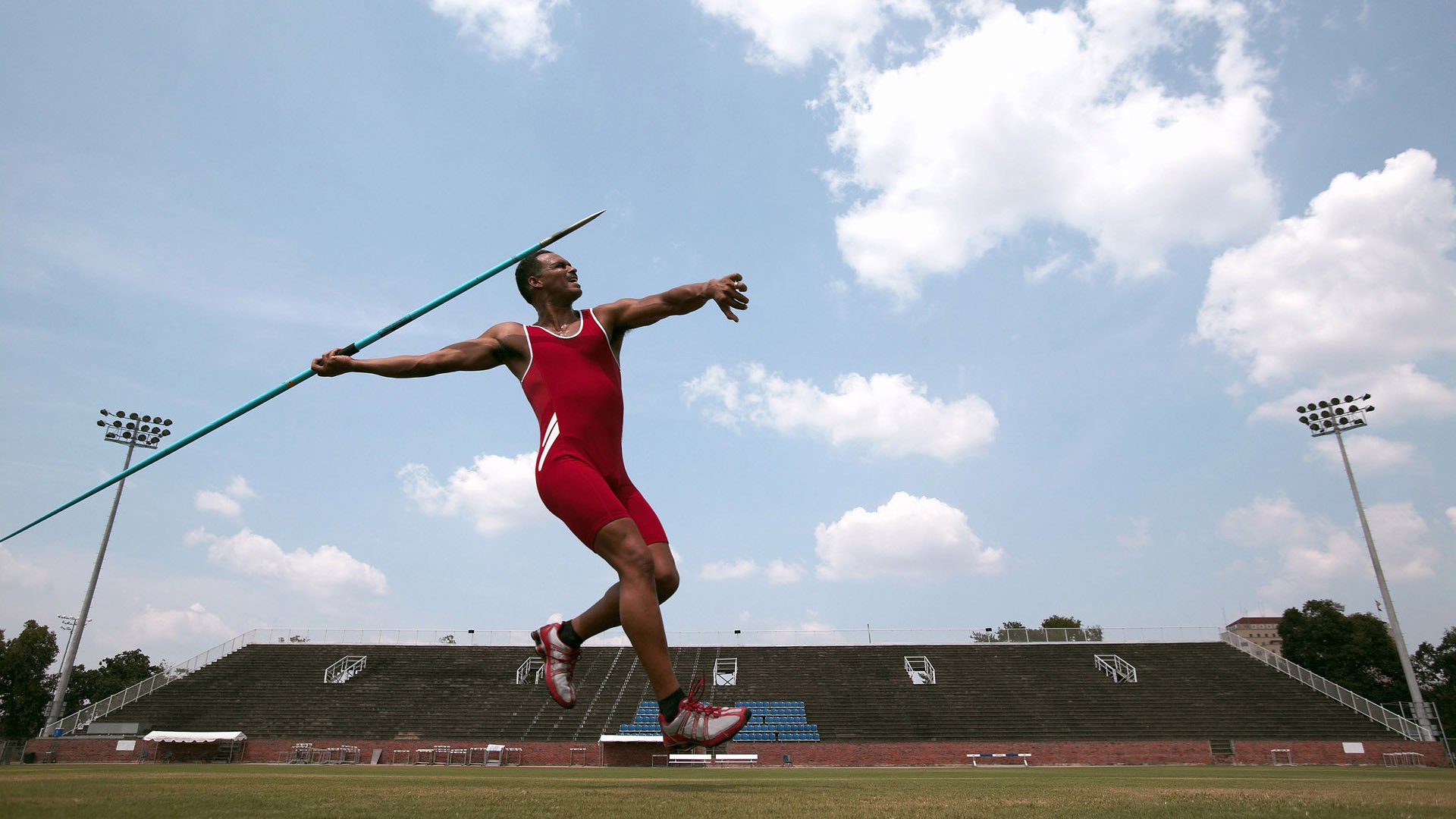 新西兰全黑队的防守精确而迅速，给对方施加巨大的压力，新西兰队长